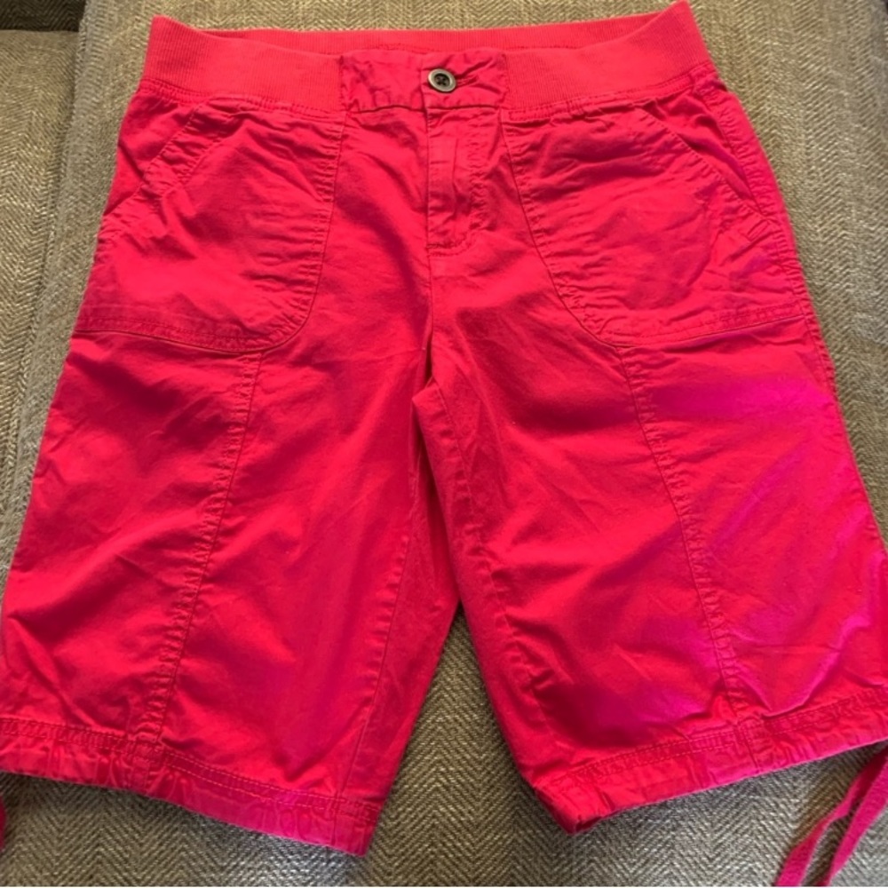 Excellent Preowned Condition Kim Rogers Shorts Size 6.